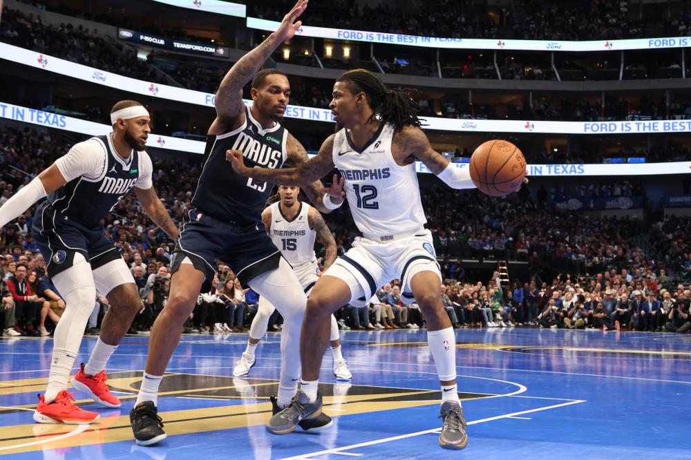 他在边路有 他在边路有