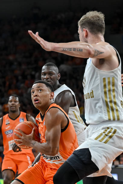 依赖于速度 依赖于速度